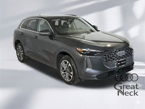 Used 2025 Audi Q5 Premium w/ Convenience Package image 11