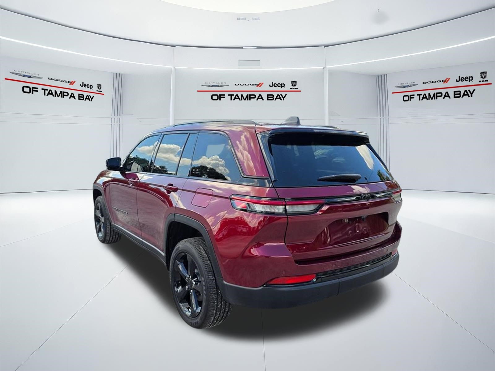 New 2025 Jeep Grand Cherokee Altitude RWD image 4