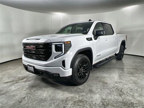 Used 2025 GMC Sierra 1500 Elevation image 4