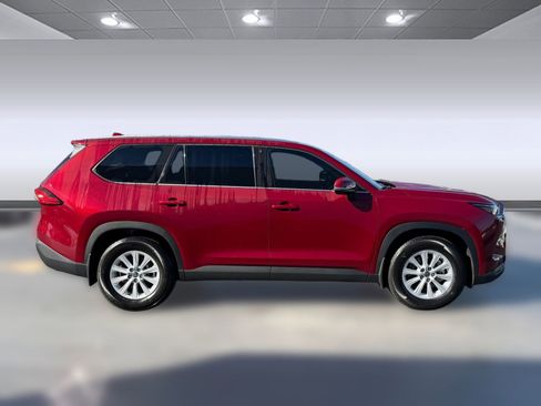 Certified 2024 Toyota Grand Highlander XLE image 8