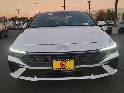 Used 2026 Hyundai Elantra SE FWD image 5