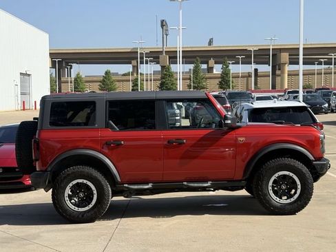 Used 2024 Ford Bronco Badlands AWD/4WD image 3