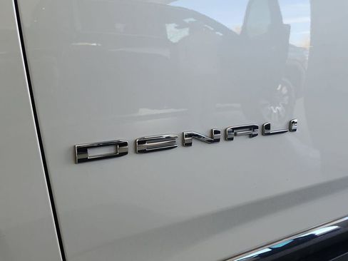 Certified 2024 GMC Yukon Denali Ultimate w/ LPO, Floor Liner Package AWD/4WD image 32