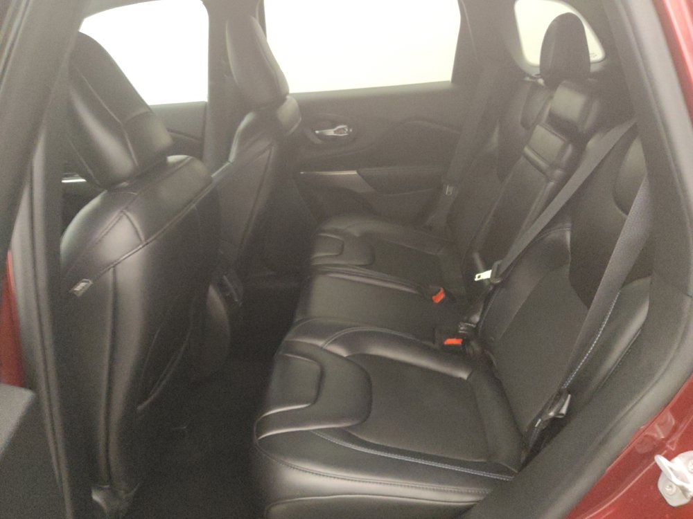 Used 2019 Jeep Cherokee Latitude Plus FWD image 18
