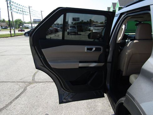 Used 2023 Ford Explorer XLT w/ Equipment Group 202A AWD/4WD image 19