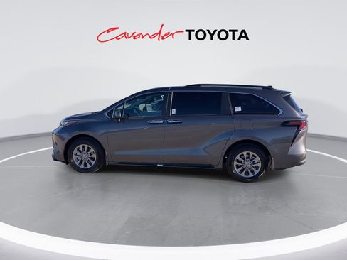 Certified 2025 Toyota Sienna XLE w/ XLE Plus Package image 5