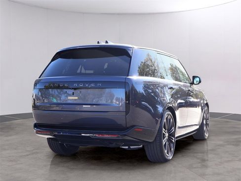 Certified 2025 Land Rover Range Rover SE image 5