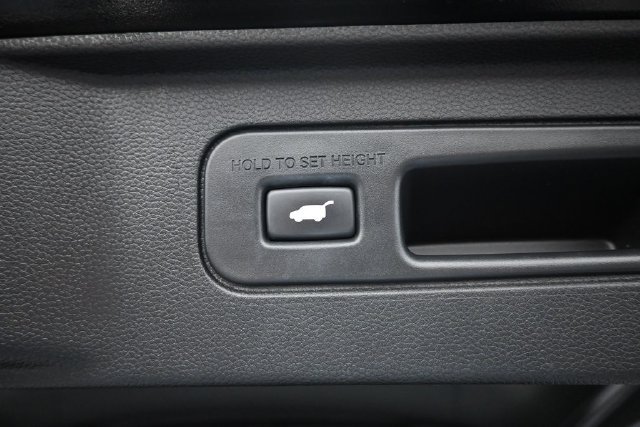 Used 2025 Honda Pilot TrailSport image 31