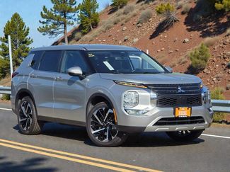 Used 2024 Mitsubishi Outlander SE video 2
