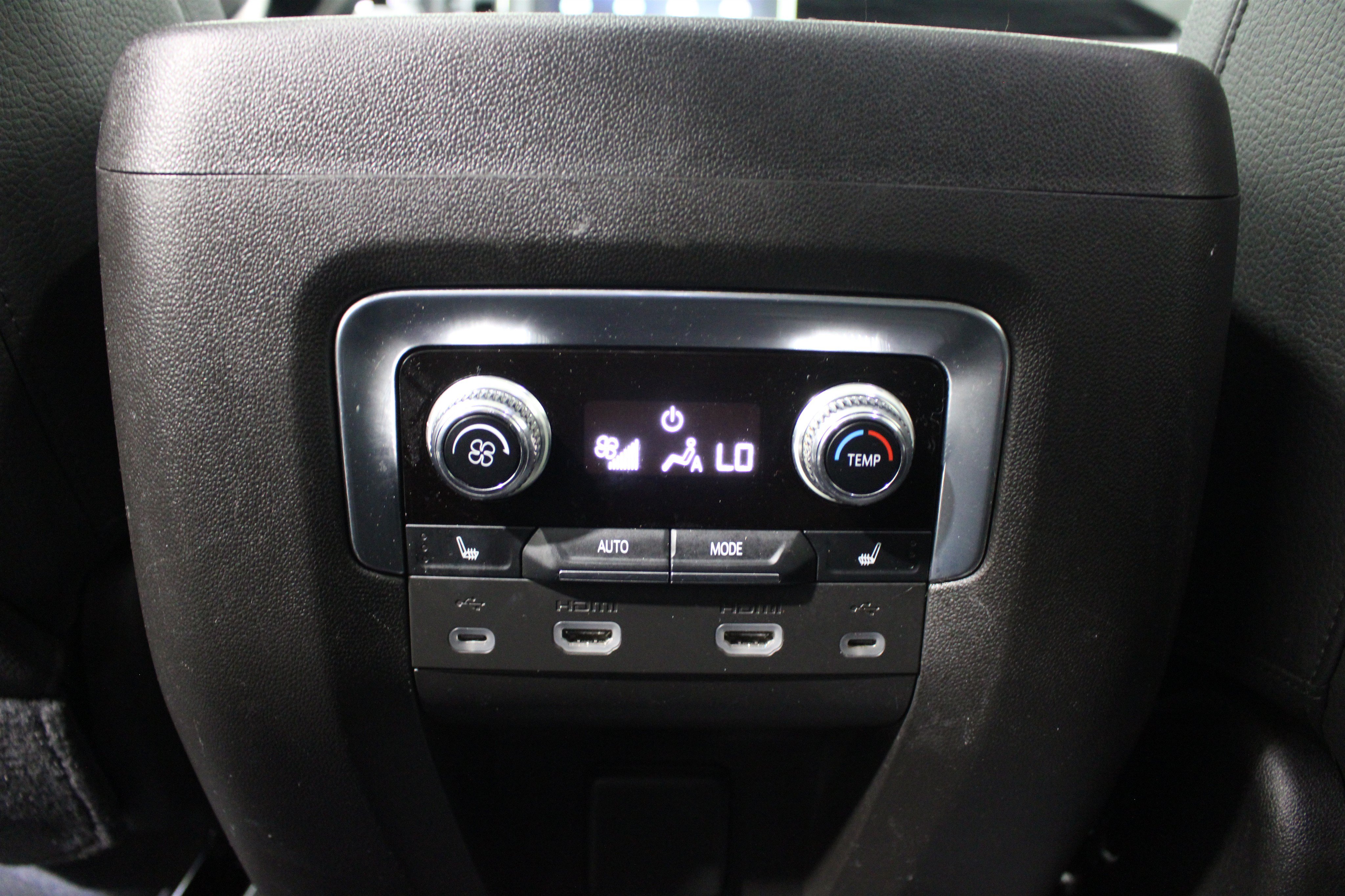 Used 2021 GMC Yukon Denali w/ Denali Ultimate Package AWD/4WD image 23