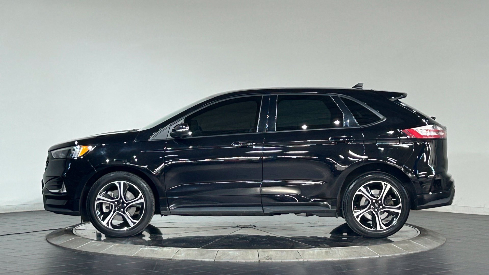 Used 2023 Ford Edge ST AWD/4WD image 6