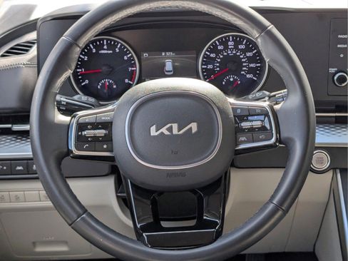 Certified 2024 Kia Carnival LX image 32