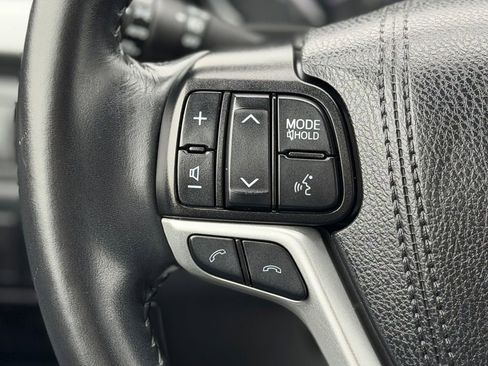 Used 2019 Toyota Highlander XLE AWD/4WD image 14