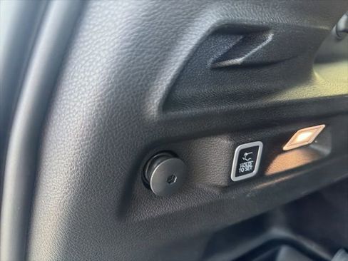 Used 2024 Jeep Grand Cherokee L Limited image 11