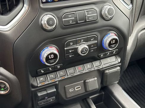 Certified 2020 GMC Sierra 1500 AT4 w/ AT4 Premium Package AWD/4WD image 18