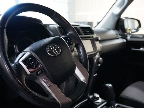 Used 2018 Toyota 4Runner SR5 AWD/4WD image 10