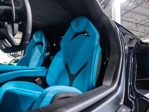 Used 2025 Lamborghini Revuelto image 43