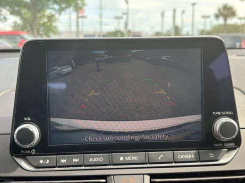 Used 2025 Nissan Altima 2.5 SV FWD image 23