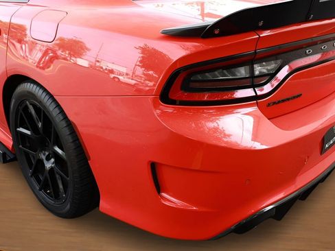 Used 2017 Dodge Charger R/T Scat Pack w/ Beats Audio Group RWD image 9