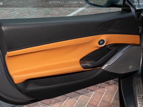 Used 2019 Ferrari Portofino image 21