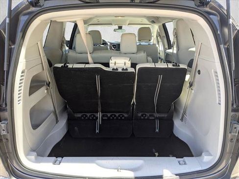 Used 2018 Chrysler Pacifica L FWD image 6