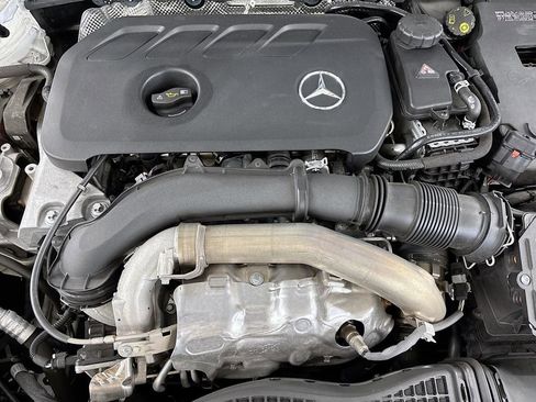 Used 2025 Mercedes-Benz GLB 250 image 27