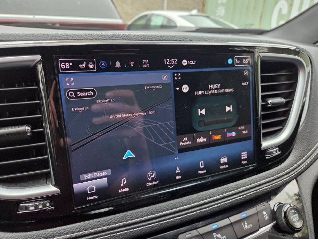 Used 2025 Chrysler Pacifica Limited FWD image 16