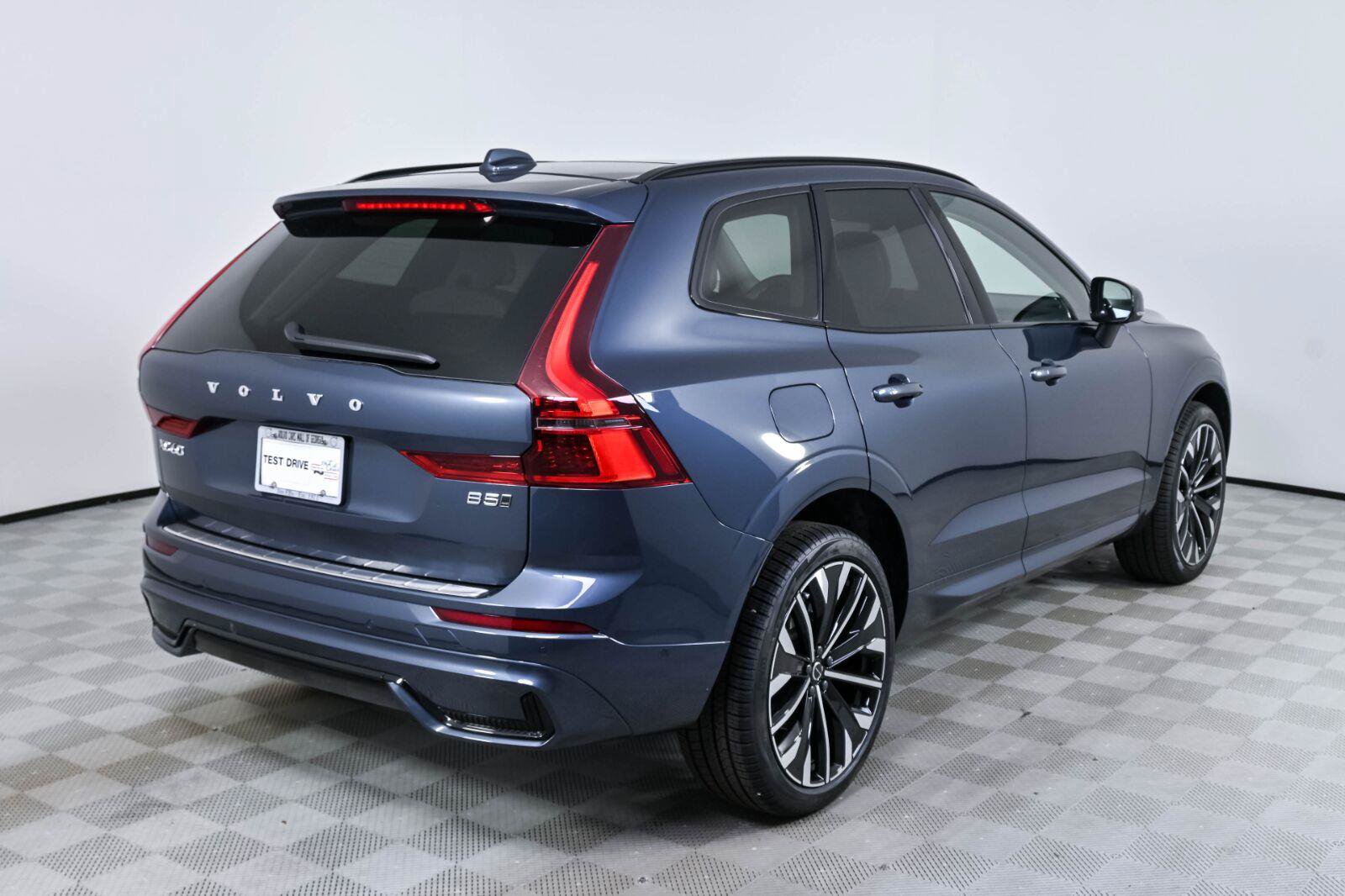 Used 2027 Volvo XC60 B5 Ultra AWD/4WD image 27