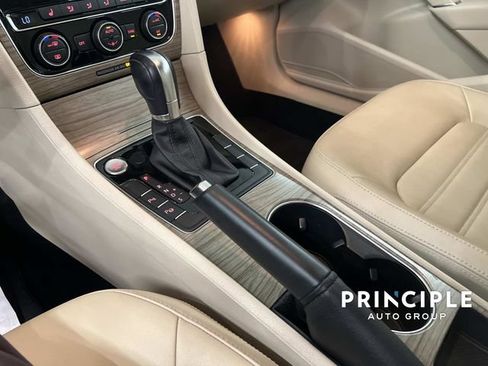 Used 2017 Volkswagen Passat 1.8T SEL Premium FWD image 27
