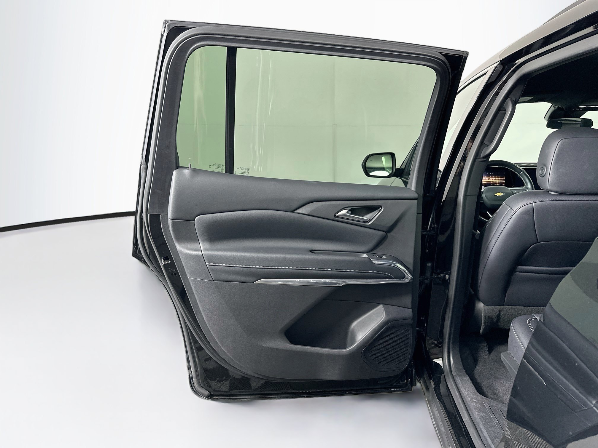 Used 2025 Chevrolet Traverse LT FWD image 26