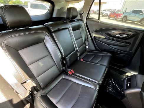 Used 2023 GMC Terrain SLT image 34