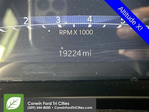 Used 2025 Jeep Grand Cherokee Altitude AWD/4WD image 2