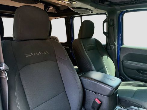 Used 2019 Jeep Wrangler Unlimited Sahara AWD/4WD image 27