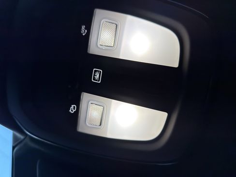 Used 2025 Volvo V60 B5 Cross Country Plus image 8