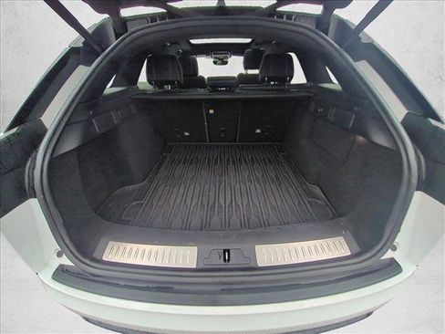 Used 2018 Land Rover Range Rover Velar S image 25