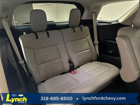 Used 2024 Ford Explorer XLT w/ Equipment Group 202A AWD/4WD image 22