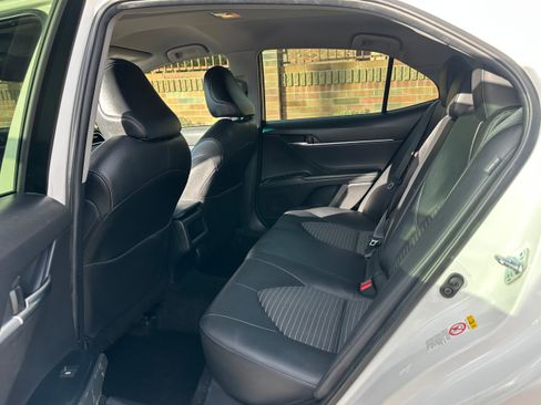 Used 2018 Toyota Camry SE FWD image 7