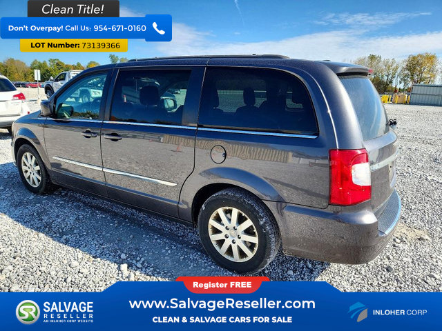 Used 2015 Chrysler Town & Country Touring FWD image 3