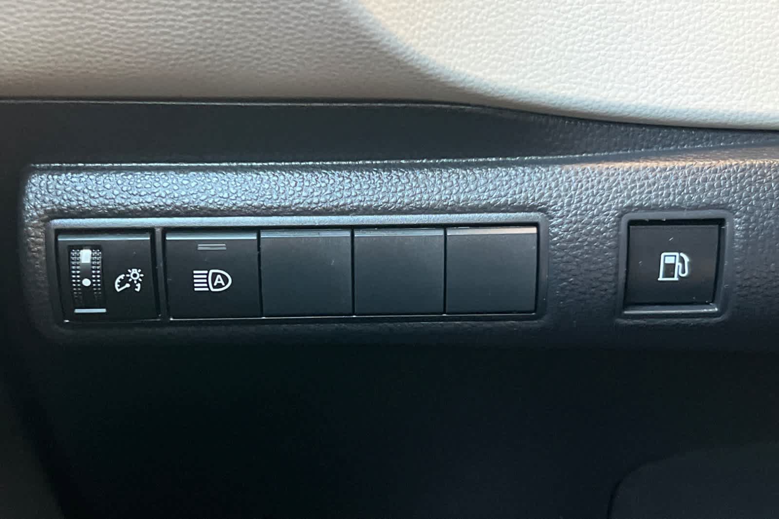 Certified 2022 Toyota Corolla LE FWD image 28