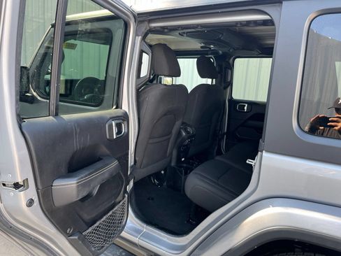 Used 2021 Jeep Wrangler Unlimited Sahara AWD/4WD image 12