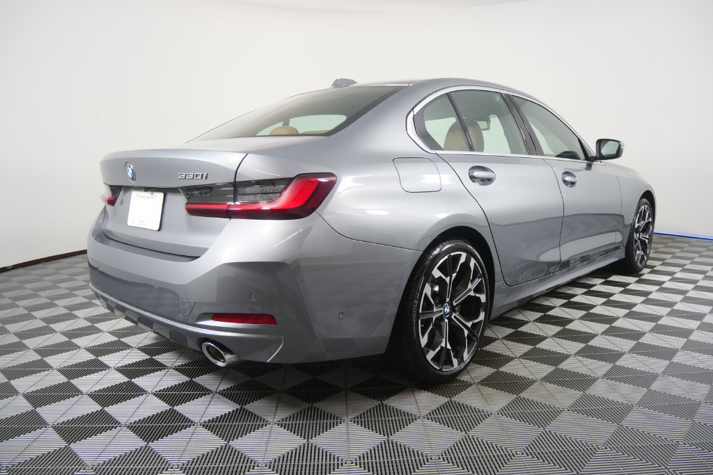 Used 2025 BMW 330i Sedan RWD image 4