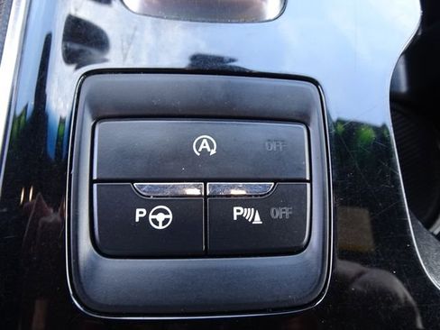 Used 2020 Ford Edge Titanium w/ Equipment Group 301A AWD/4WD image 26
