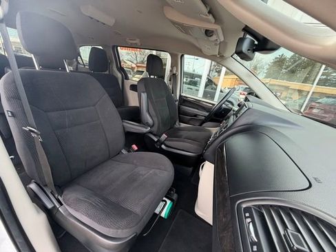 Used 2019 Dodge Grand Caravan SE w/ Rear Park Assist Package image 12