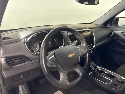 Used 2023 Chevrolet Traverse LT FWD image 16