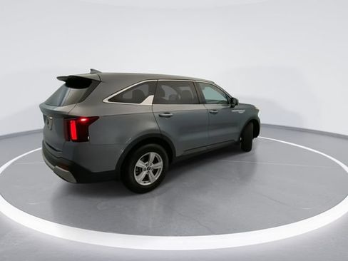 Used 2025 Kia Sorento LX FWD image 8
