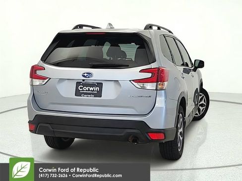 Used 2023 Subaru Forester Premium AWD/4WD image 5