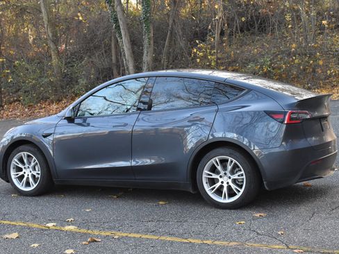 Used 2021 Tesla Model Y Long Range image 7