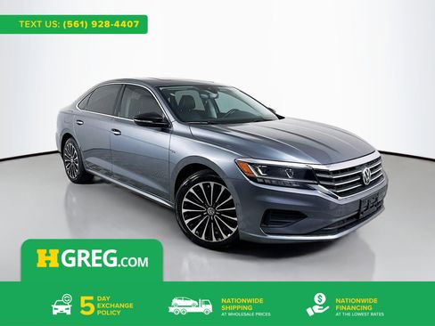 Used 2022 Volkswagen Passat 2.0T image 1