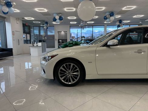 Used 2019 INFINITI Q50 Luxe w/ Essential Package (3.0T Luxe) image 6