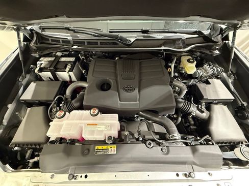 New 2026 Toyota Tundra Platinum AWD/4WD image 10